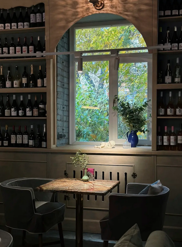 Багет, паштет и жёлтый плед